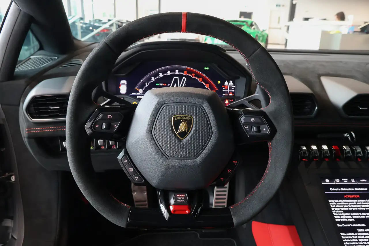 Lamborghini Huracán снимка Lamborghini Huracán