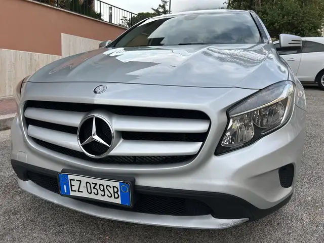 Mercedes-Benz GLA 180 d Business auto km certificati