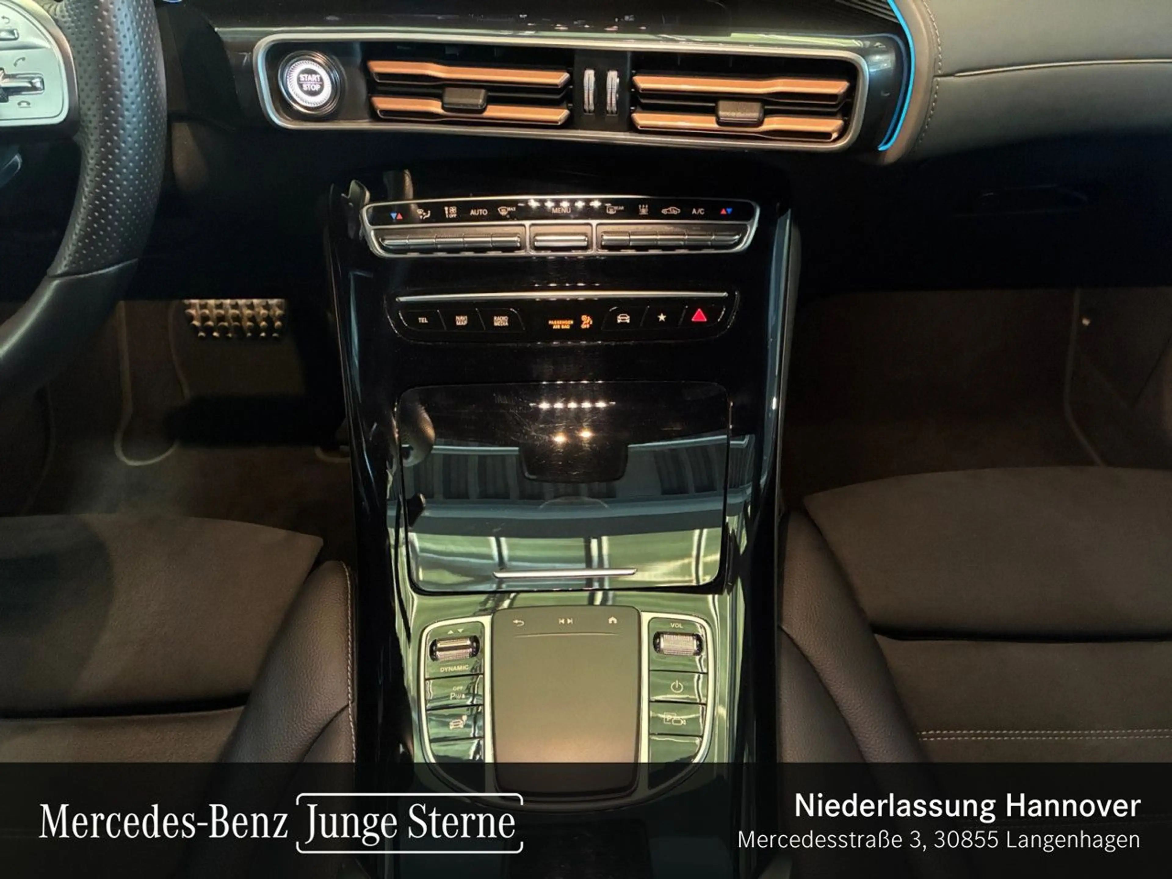 Mercedes-Benz EQC 400 4M AMG+AHK+MULTIBEAM+KAMERA+KEYLESS — photo 13