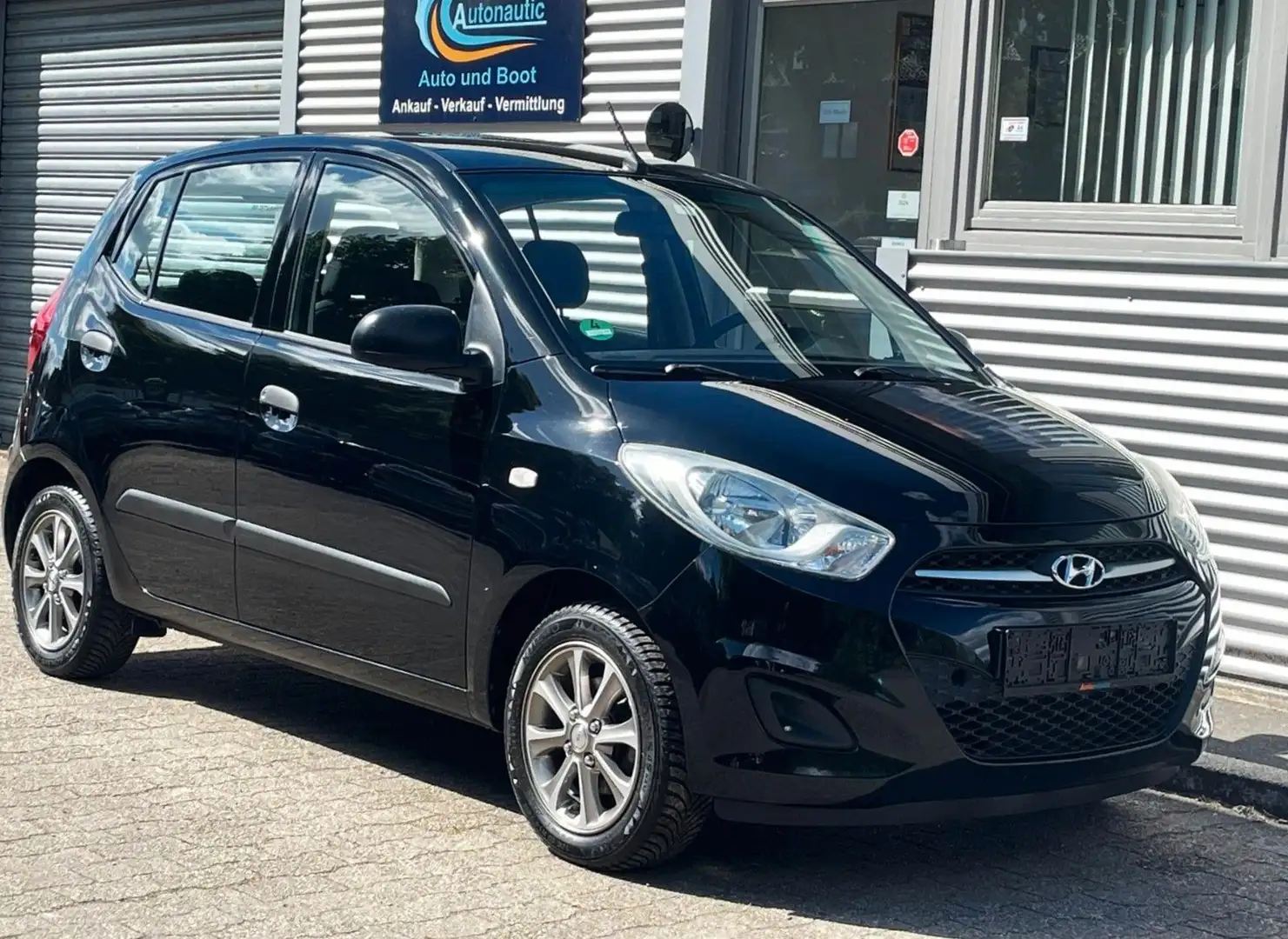 Hyundai i10 1.1 Classic 5 Türig ALU+GANZJ. RFN. Wenig KM Noir - 1
