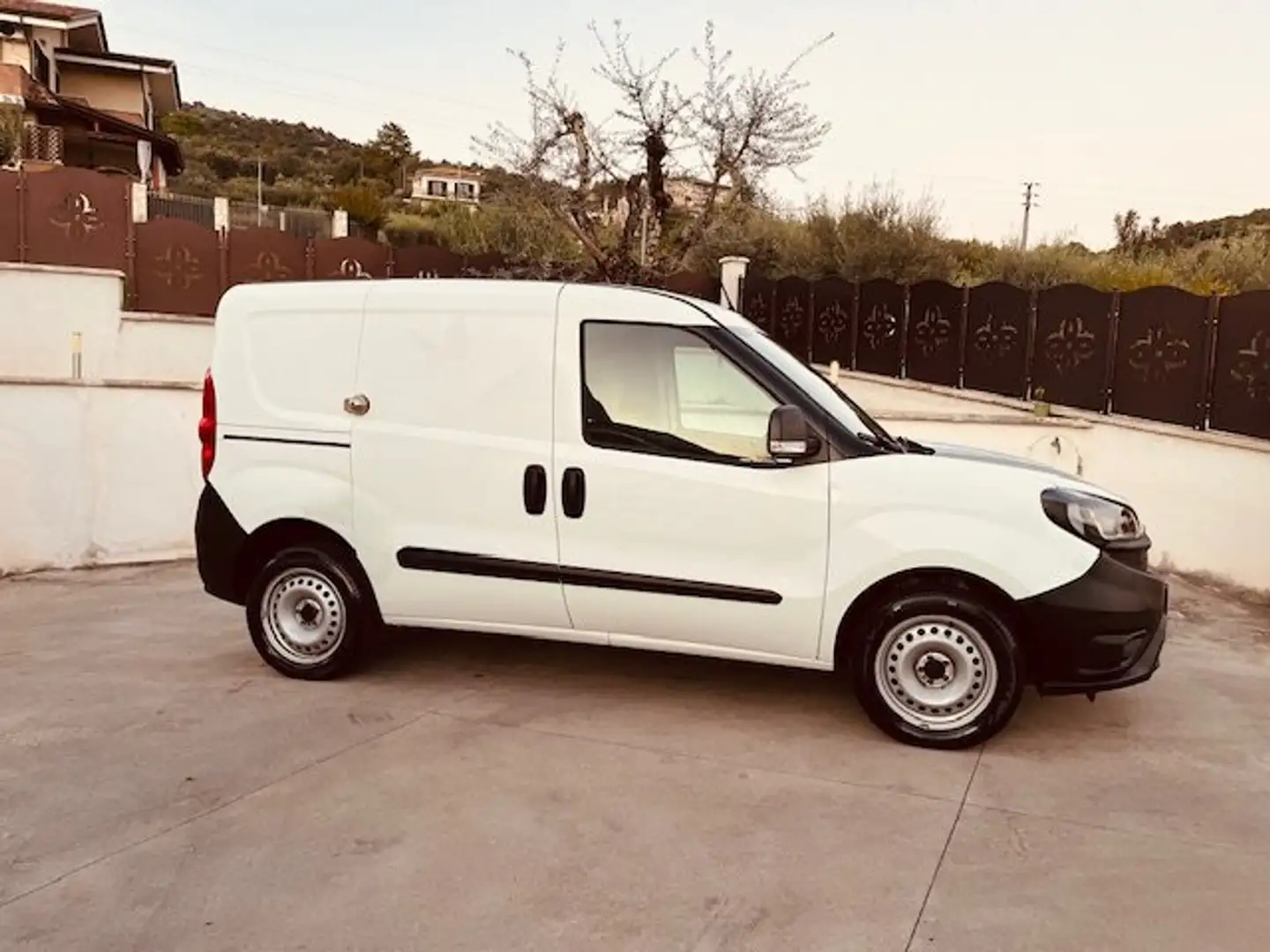 Fiat Doblo NATURAL POWER 1.4 TJET 3POSTI CLIMA METANO Blanc - 1