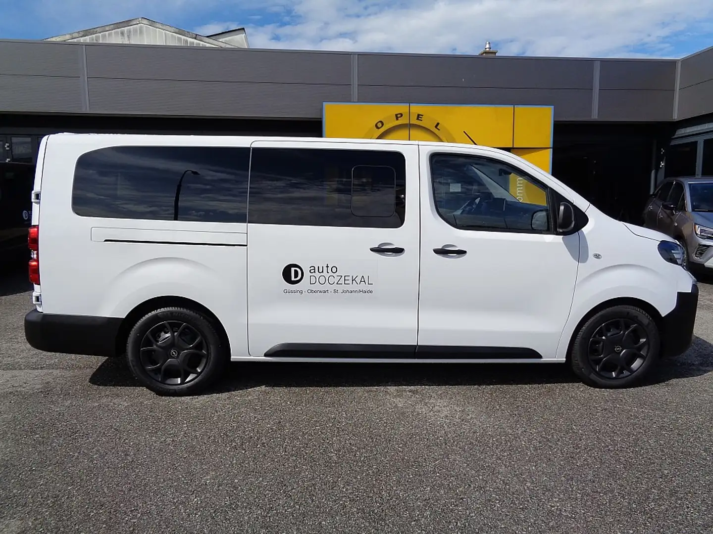 Opel Vivaro-e Vivaro Kombi 50kWh L *AKTIONSPREIS* + 2,99% Lea... Grau - 1