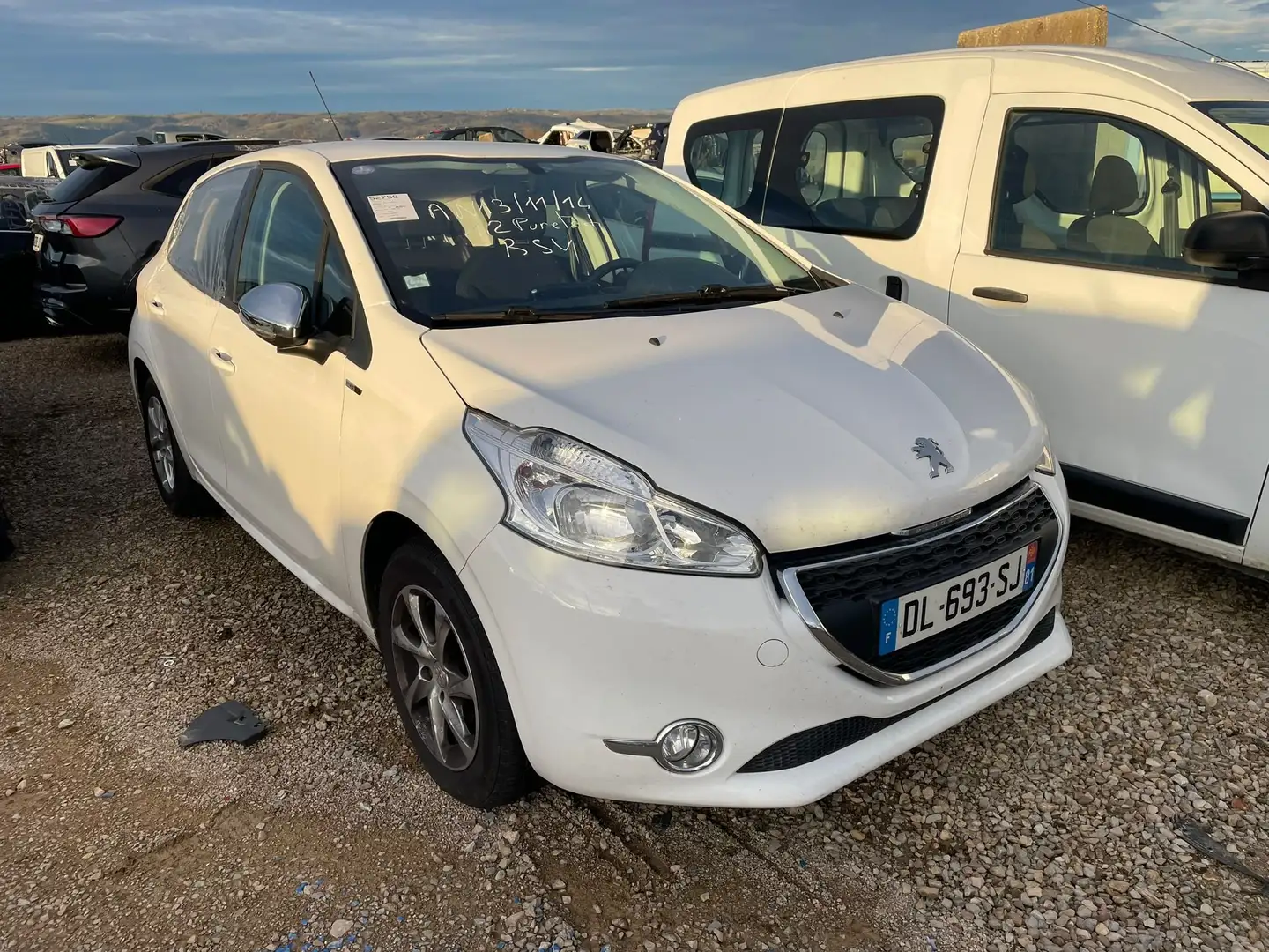 Peugeot 208 1.2i PureTech VTi 82 Style / DL693 Blanc - 1
