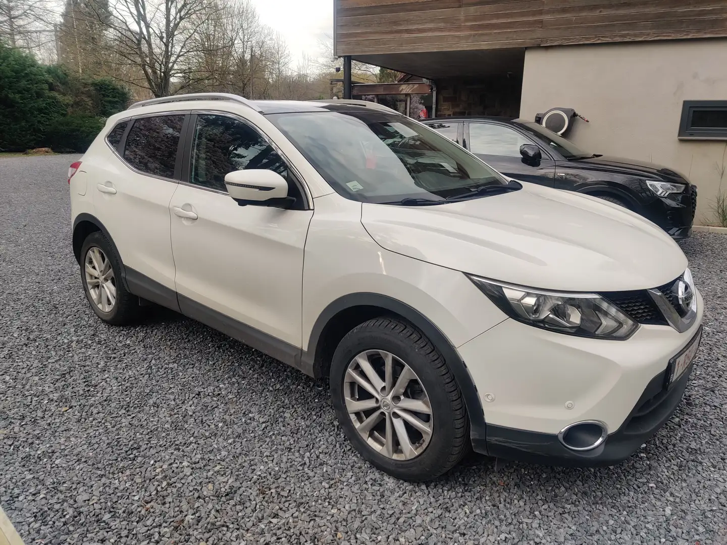 Nissan Qashqai 1.2 DIG-T 2WD N-Connecta Wit - 2