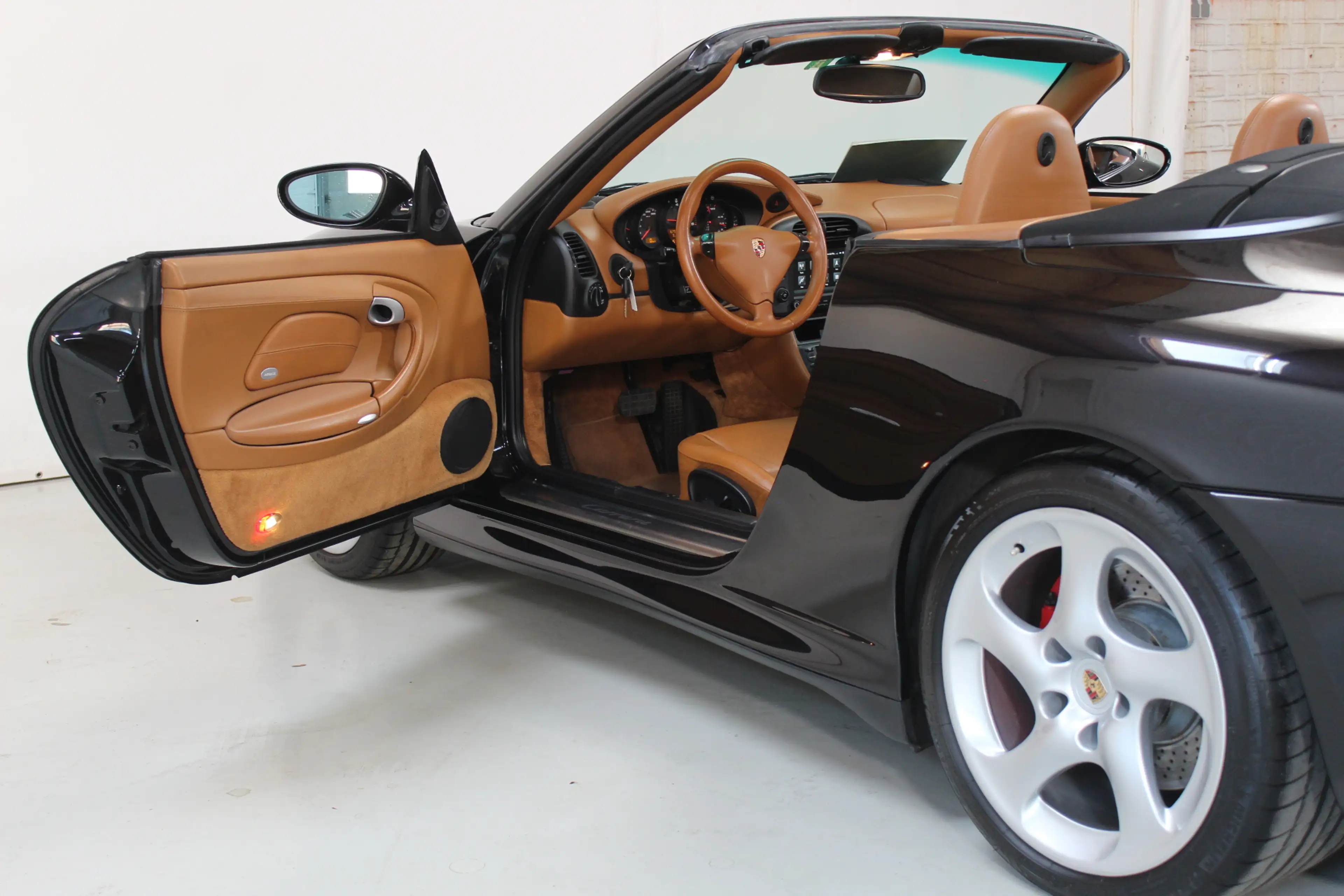 Porsche 996 Cabrio 3.6 Carrera 4S | PCCM | SAGA | Memory | — photo 4
