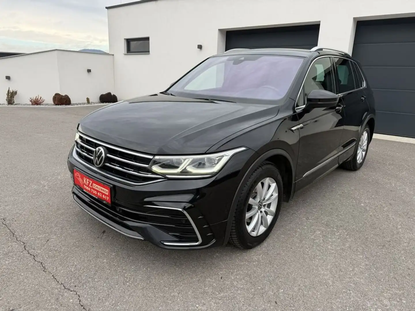 Volkswagen Tiguan R-Line 1,5 TSI DSG/Matrix-LED/Navi Schwarz - 1