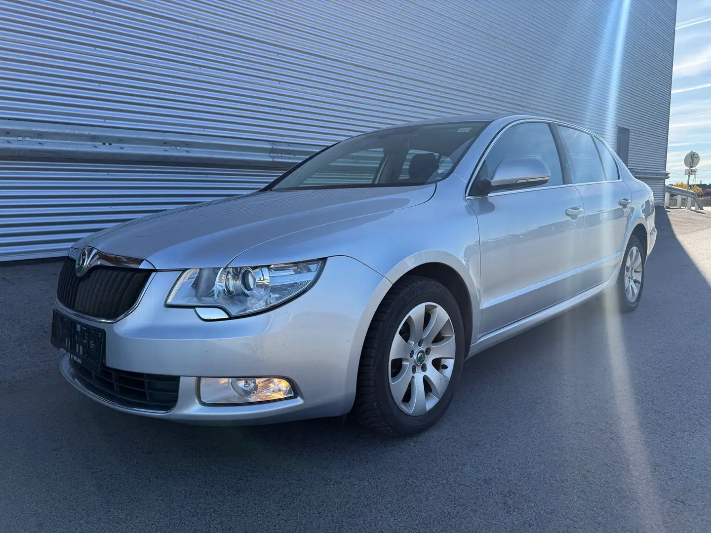 Skoda Superb Ambition 2,0 TDI CR DPF ID:36 Silber - 2