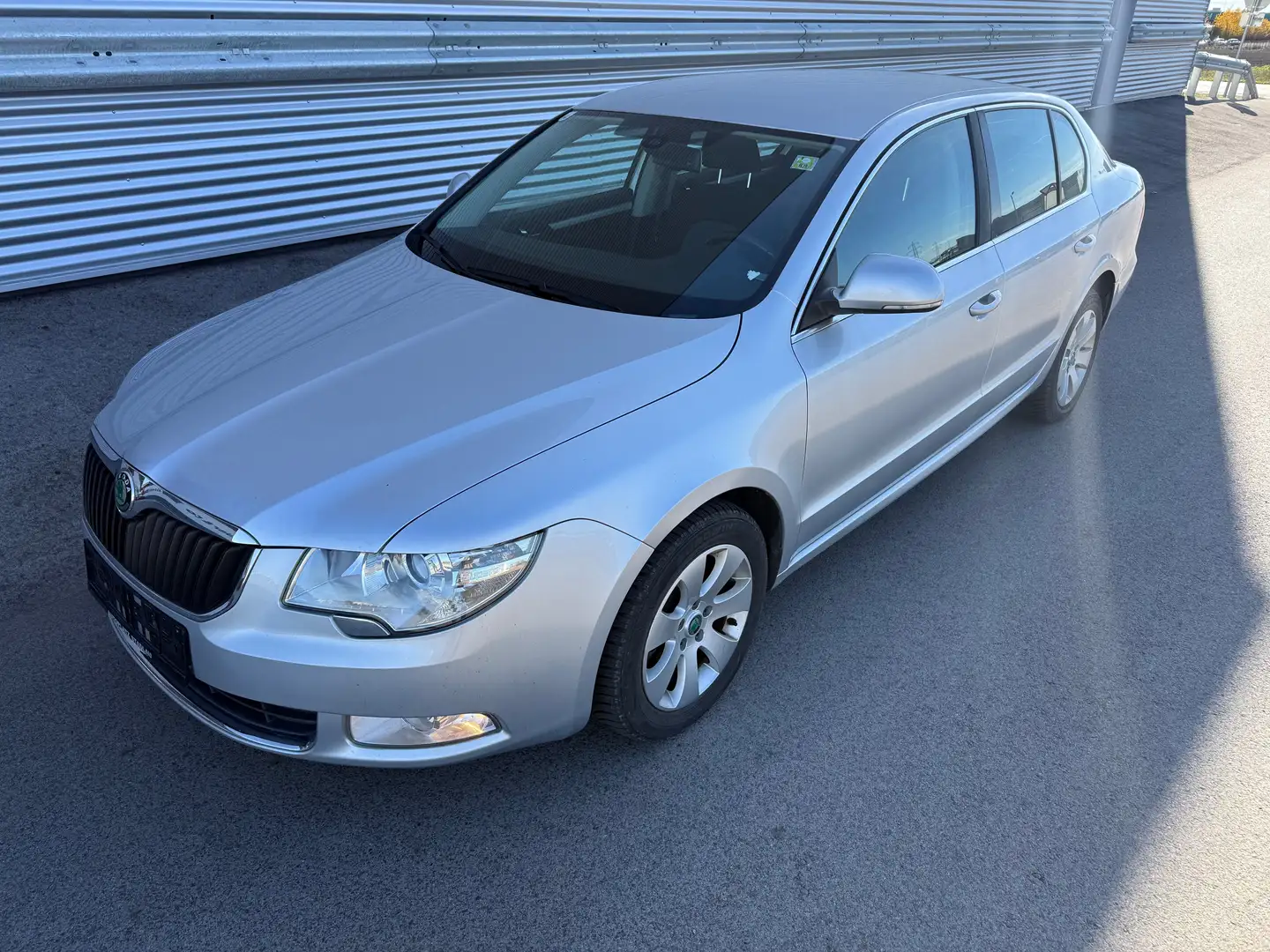 Skoda Superb Ambition 2,0 TDI CR DPF ID:36 Silber - 1