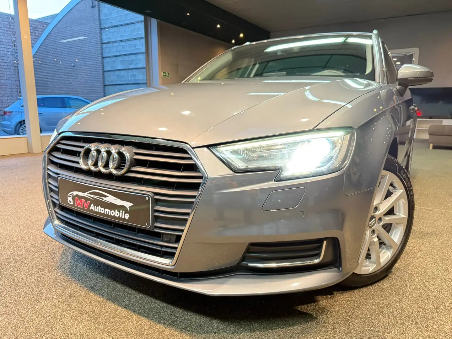 Audi A3 Sportback 1.0TFSI S tronic * Navi * Xénon Gris - 1