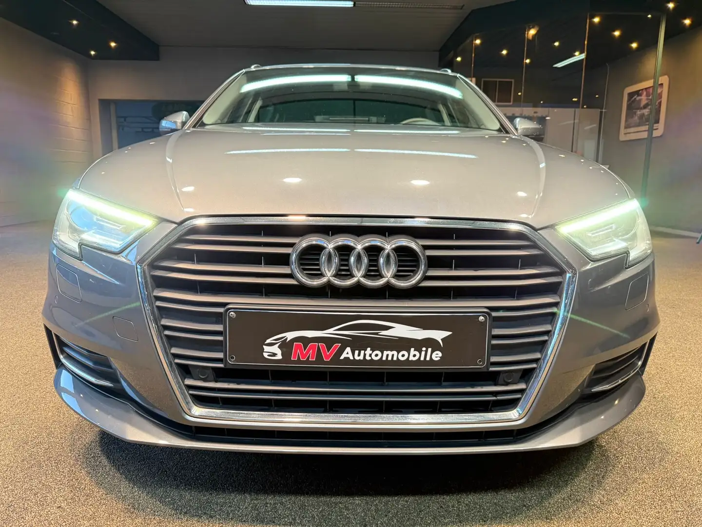 Audi A3 Sportback 1.0TFSI S tronic * Navi * Xénon Gris - 2