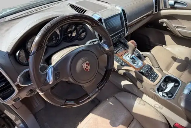 Porsche Cayenne view 10