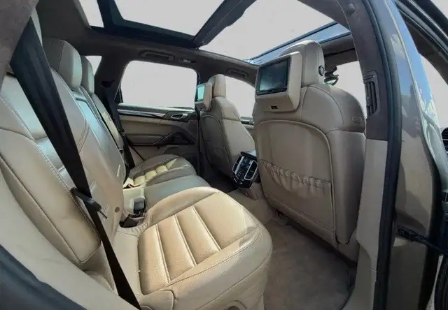 Porsche Cayenne view 8