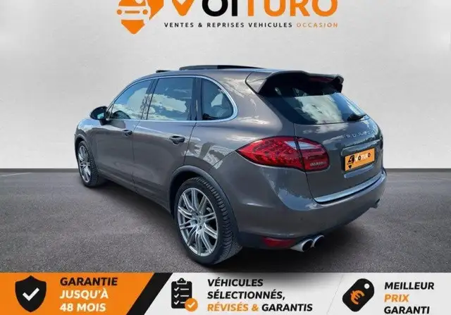 Porsche Cayenne view 3