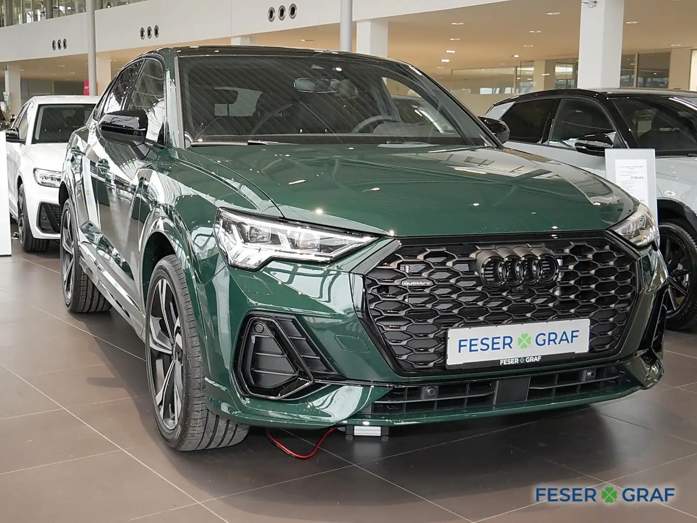 Audi Q3 Sportback S line 45 TFSI quattro Matrix AHK Grün - 2