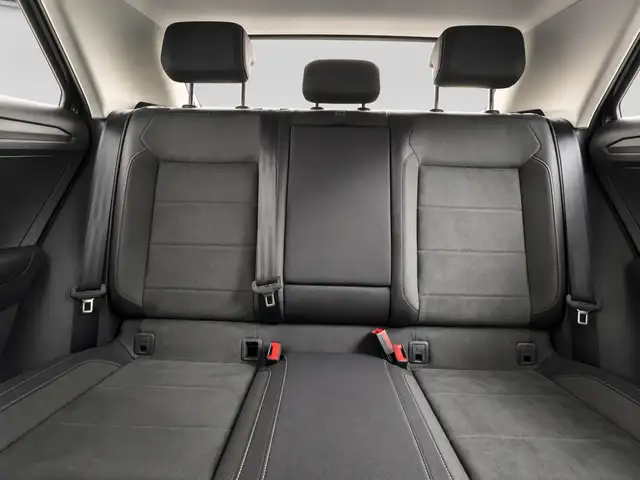 Volkswagen T-Roc view 6
