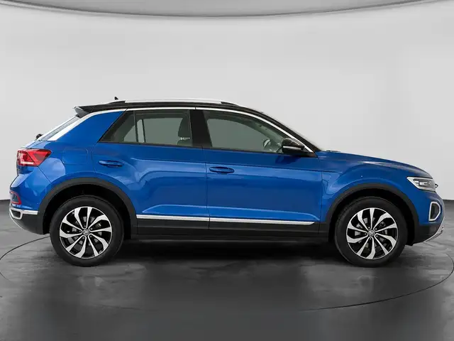 Volkswagen T-Roc view 3