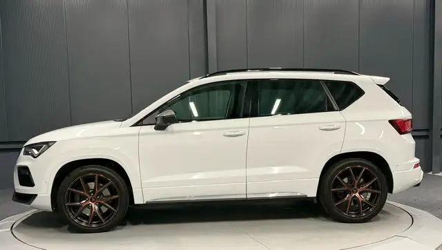 Cupra Ateca view 3