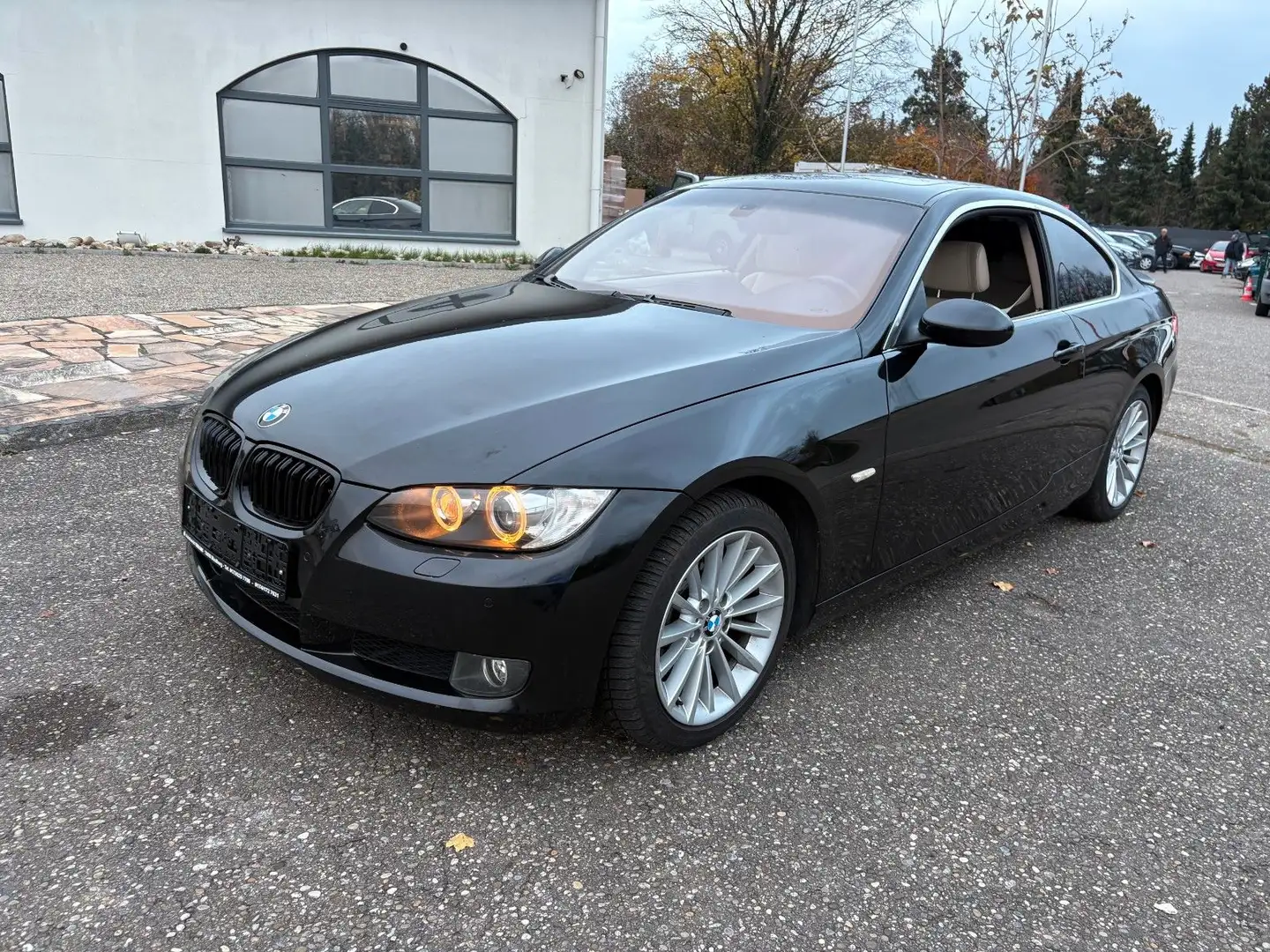 BMW 330 3 Coupe 330i xDrive AUTOMATIK Leder Klima Schwarz - 2