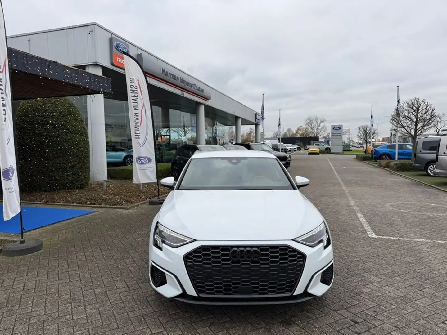 Audi A3 Enkel voor professionele verkoop. Weiß - 2