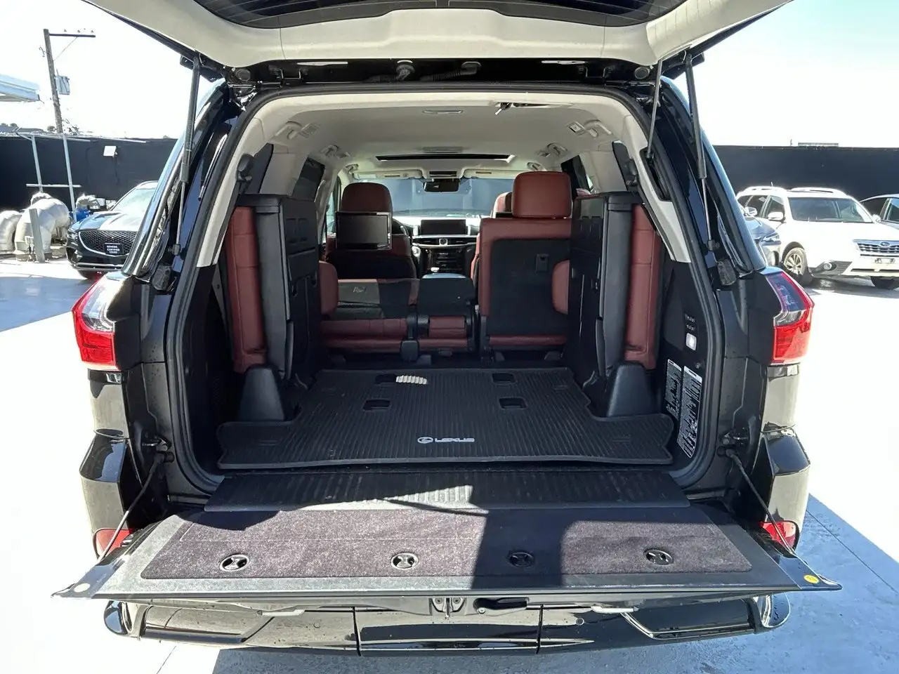 Lexus LX photo Lexus LX