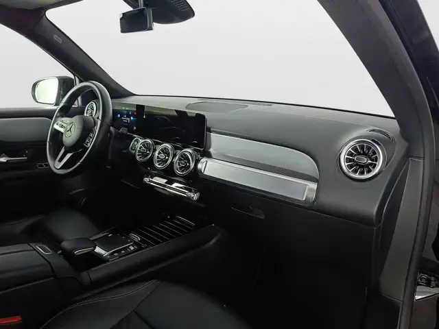 Mercedes-Benz GLB view 10