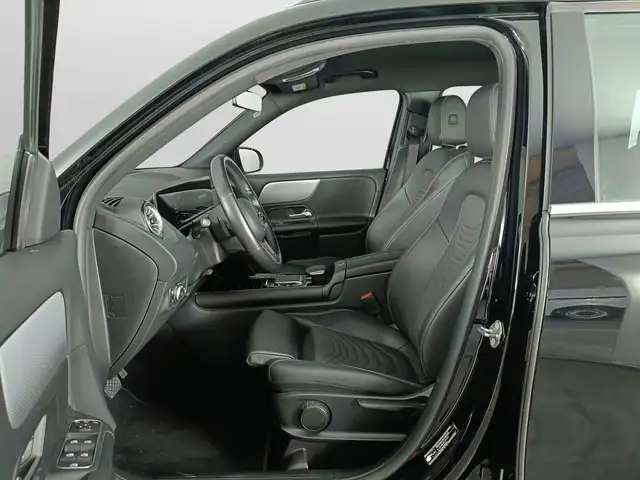 Mercedes-Benz GLB view 8