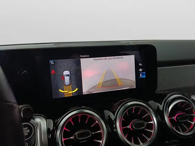 Mercedes-Benz GLB view 14