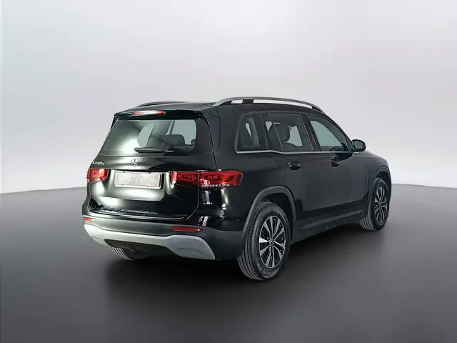 Mercedes-Benz GLB view 4