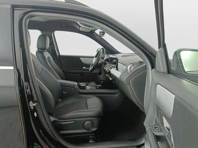Mercedes-Benz GLB view 11