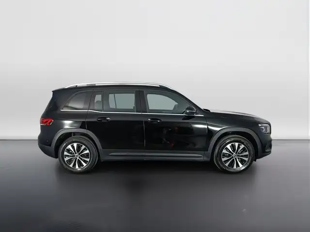 Mercedes-Benz GLB view 3
