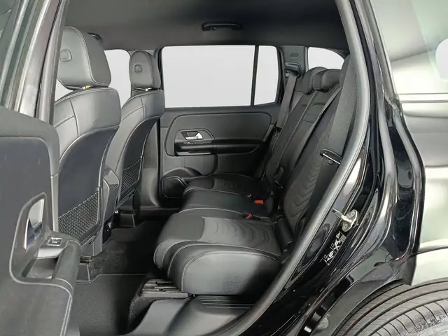Mercedes-Benz GLB view 9