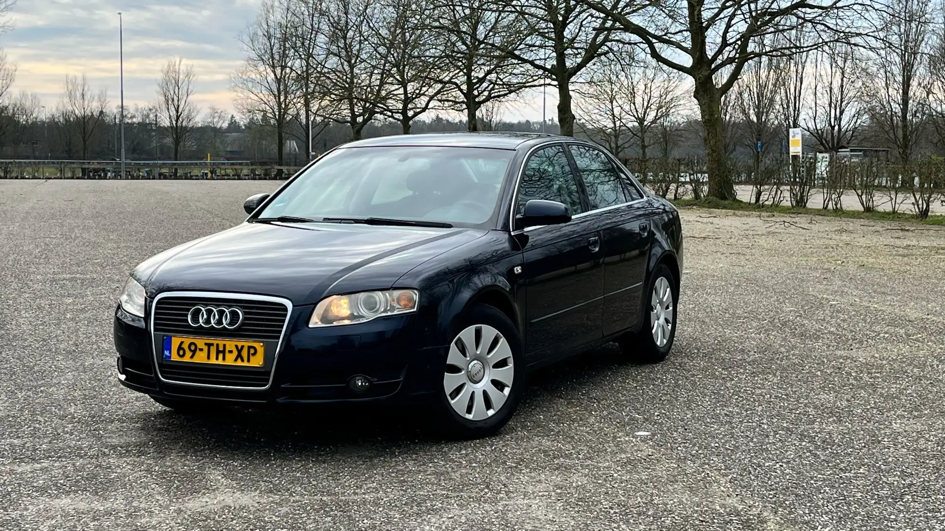 Audi A4 2.0 TFSI Pro Line Blauw - 1