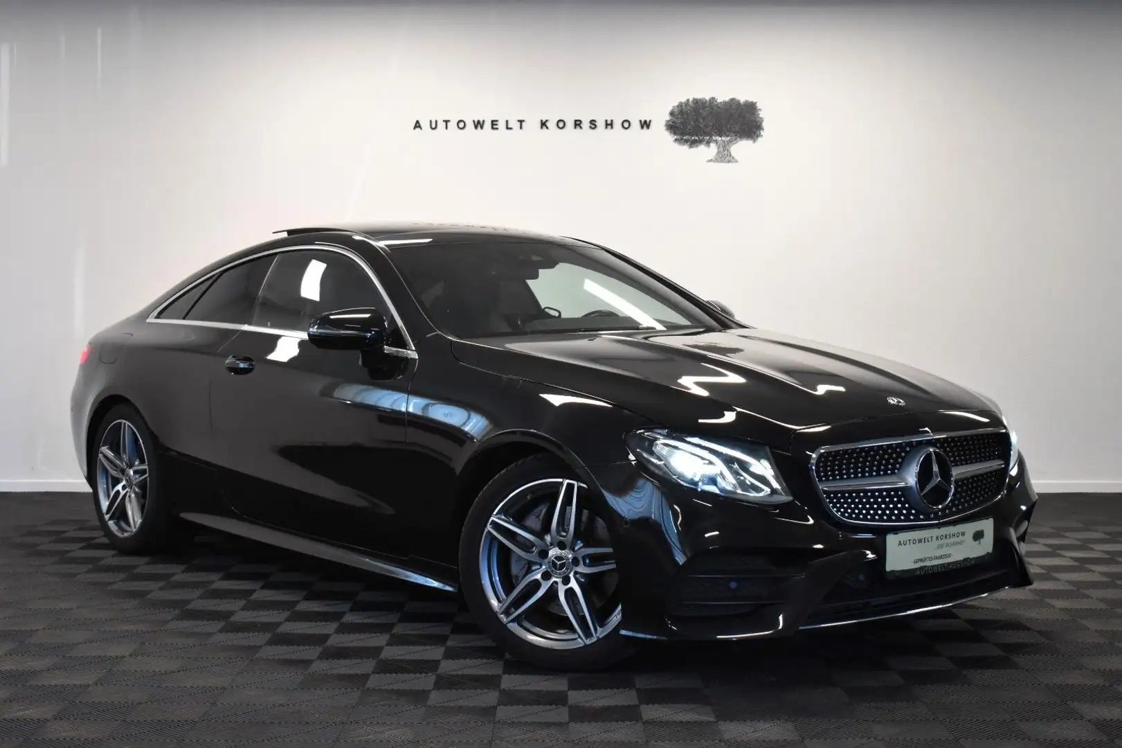 Mercedes-Benz E 200 Coupé AMG LINE *WIDE *KAMERA *PANO*CARPLAY Černá - 1