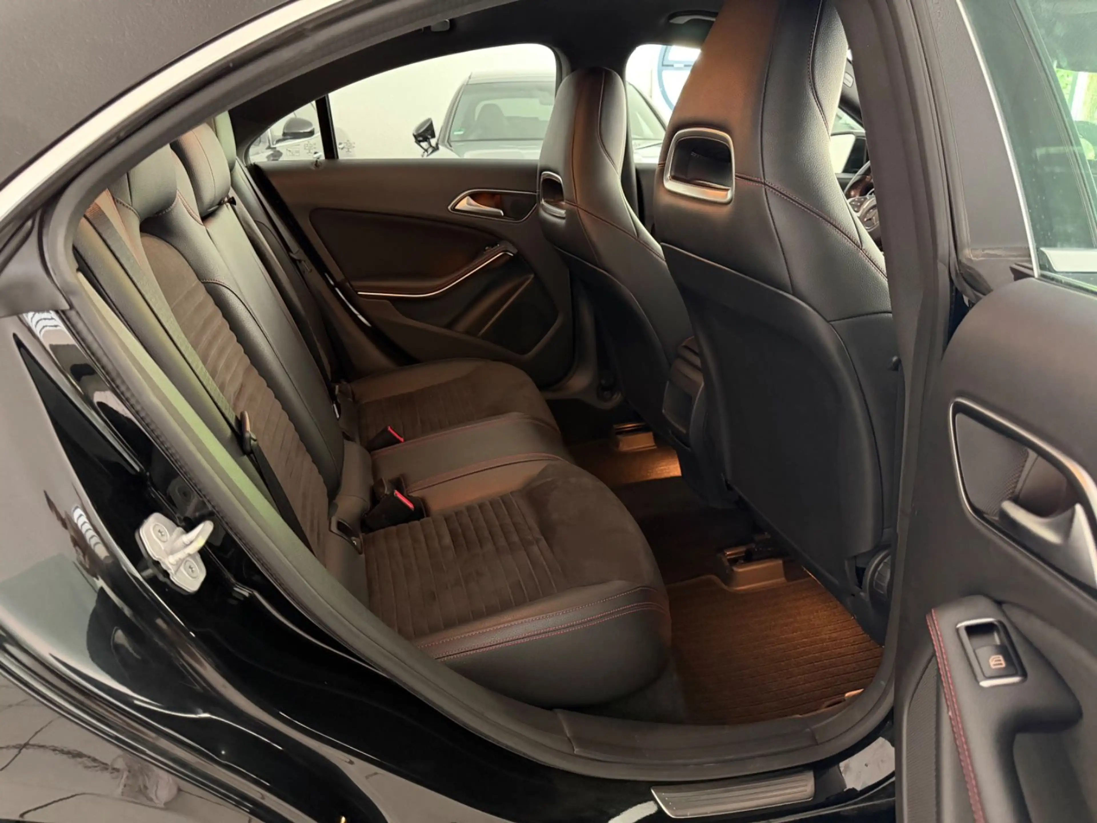 Mercedes-Benz CLA 200 CDI,AMG-Paket,Led,Navi,Shz,Pdc — photo 14