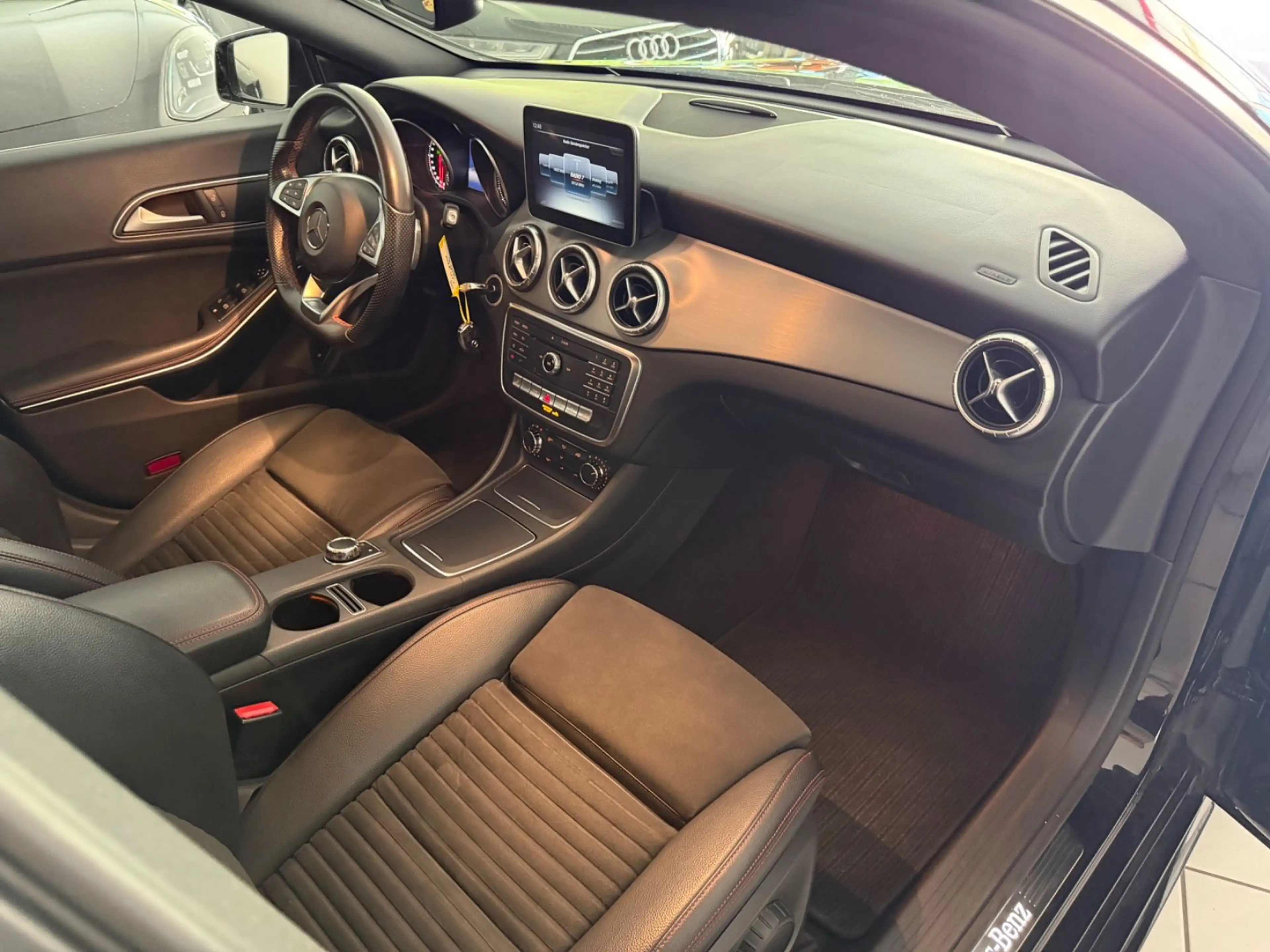 Mercedes-Benz CLA 200 CDI,AMG-Paket,Led,Navi,Shz,Pdc — photo 12