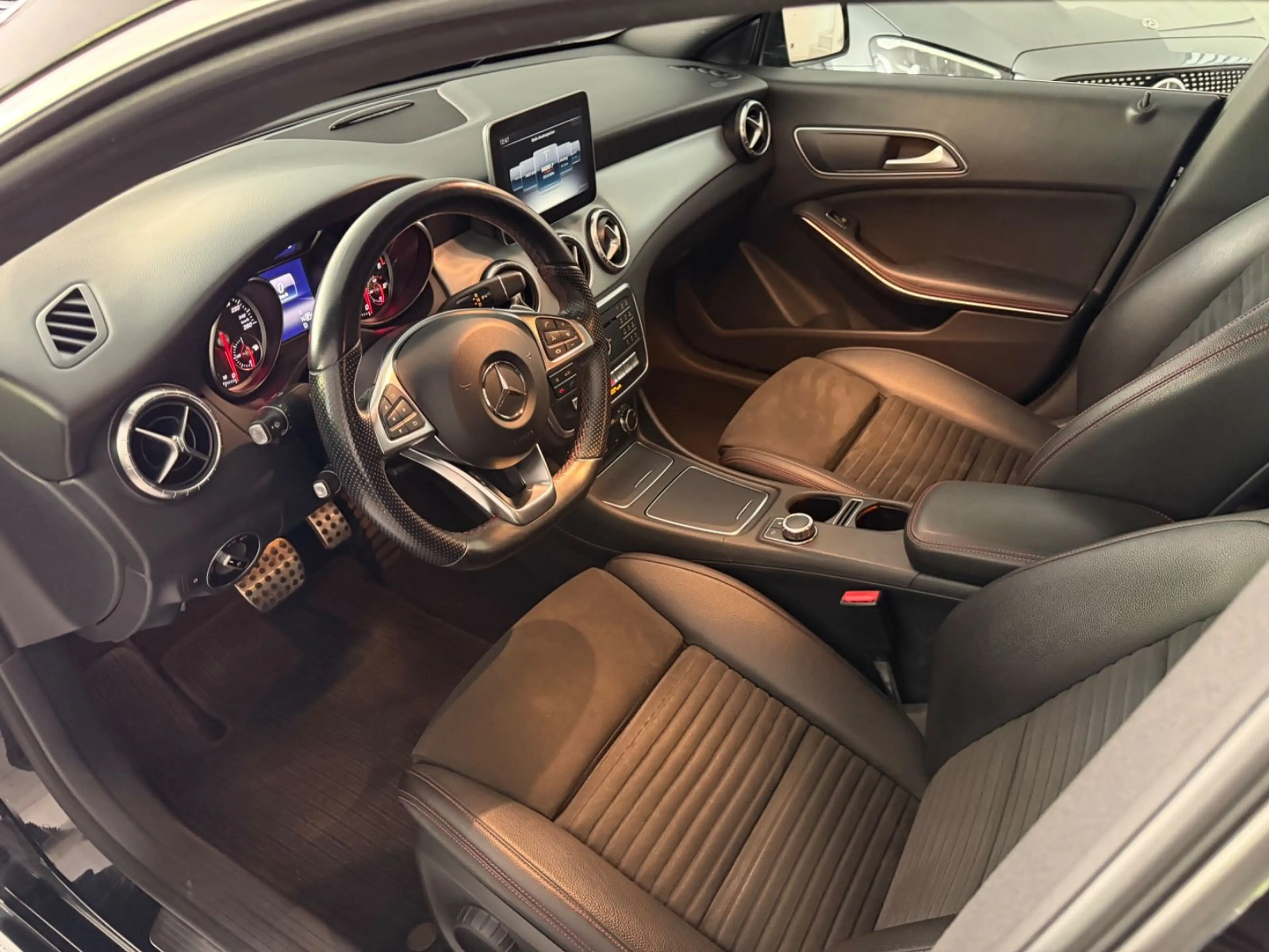 Mercedes-Benz CLA 200 CDI,AMG-Paket,Led,Navi,Shz,Pdc — photo 9