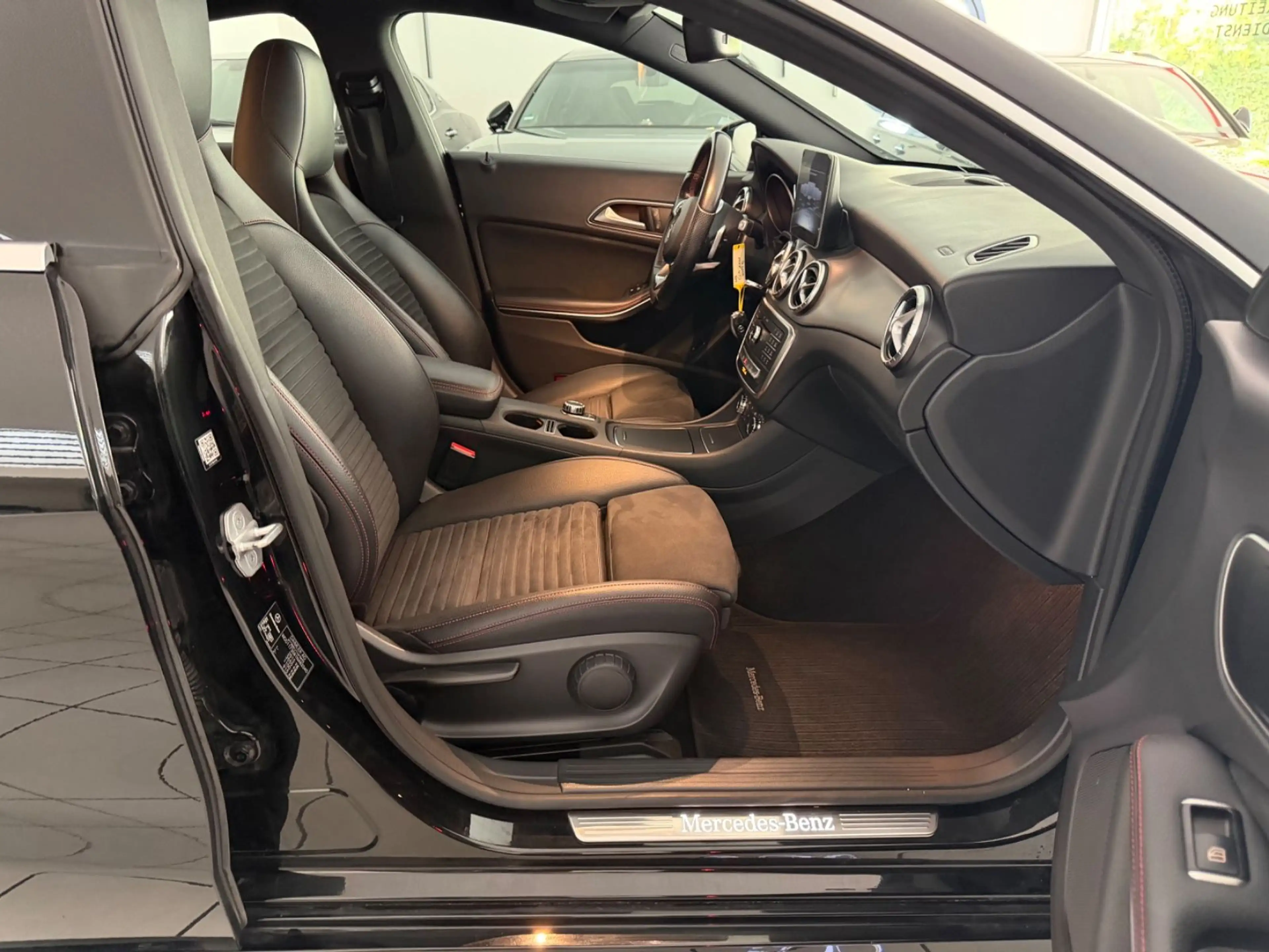 Mercedes-Benz CLA 200 CDI,AMG-Paket,Led,Navi,Shz,Pdc — photo 13