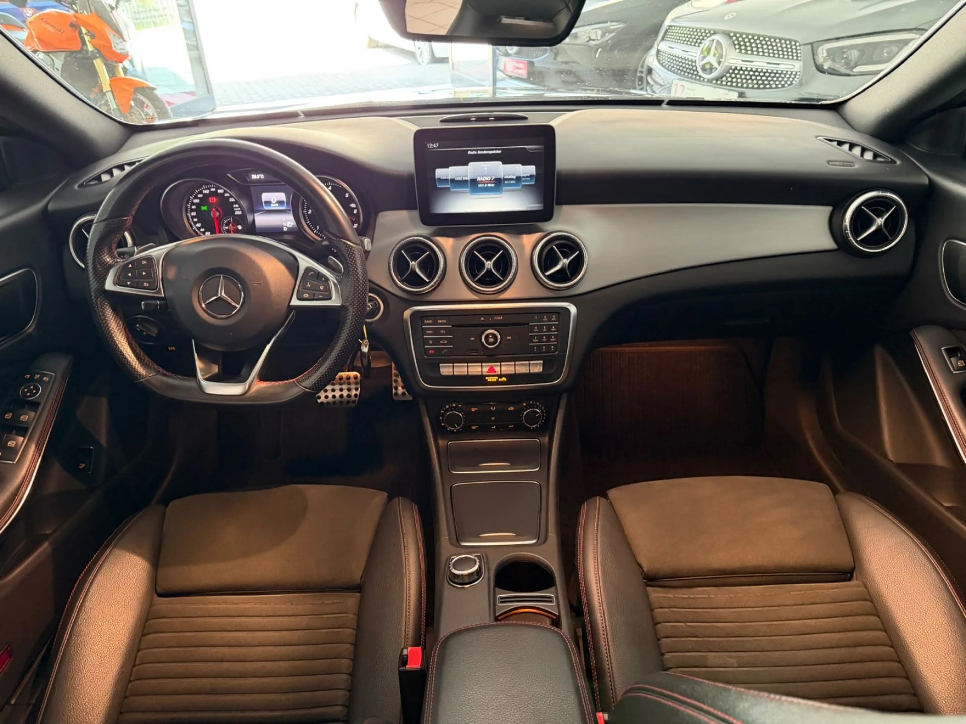 Mercedes-Benz CLA 200 CDI,AMG-Paket,Led,Navi,Shz,Pdc — photo 11