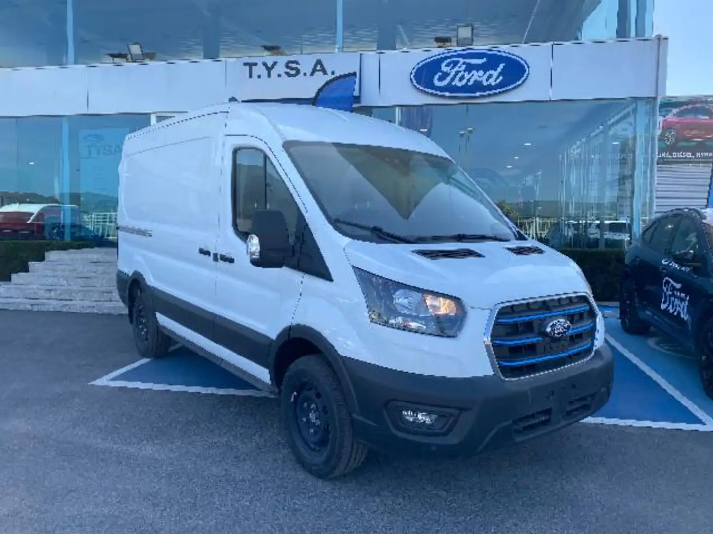 Ford Transit BEV 68KWH 184PS 420 L2 TREND RWD 184 4P Blanco - 1