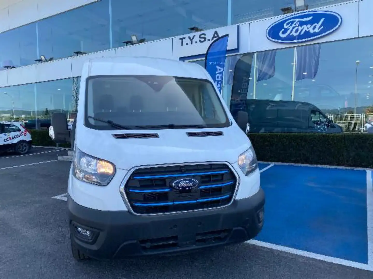Ford Transit BEV 68KWH 184PS 420 L2 TREND RWD 184 4P Blanco - 2