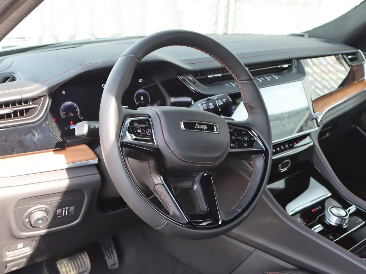 Jeep Grand Cherokee снимка Jeep Grand Cherokee