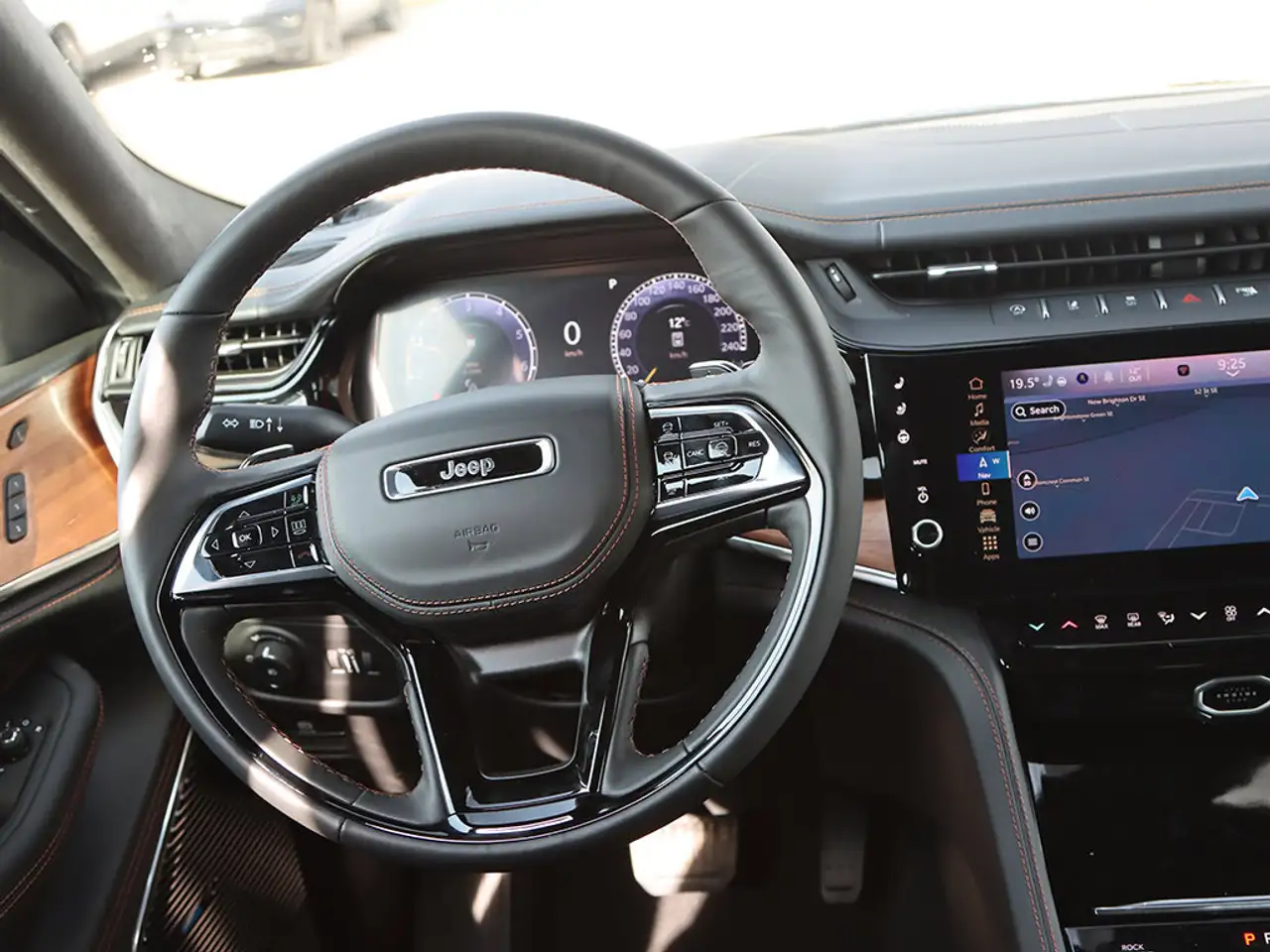 Jeep Grand Cherokee снимка Jeep Grand Cherokee