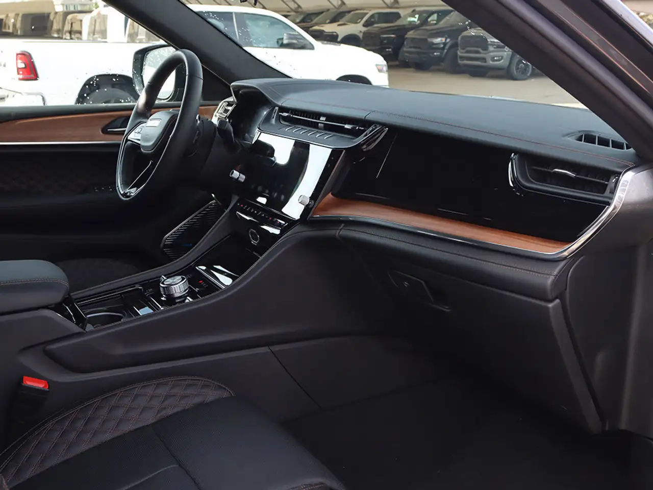 Jeep Grand Cherokee снимка Jeep Grand Cherokee