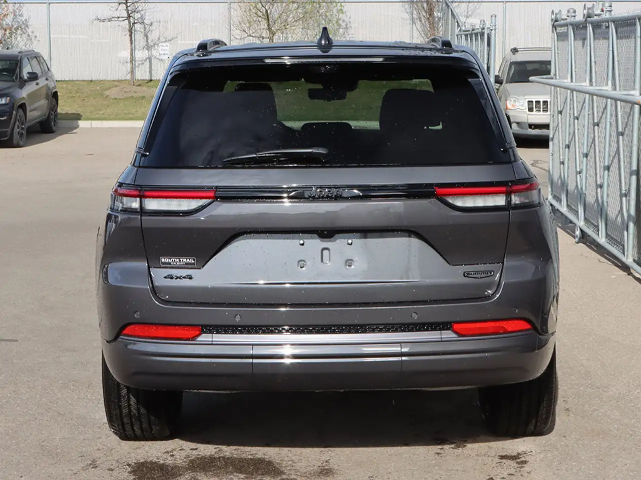 Jeep Grand Cherokee снимка Jeep Grand Cherokee