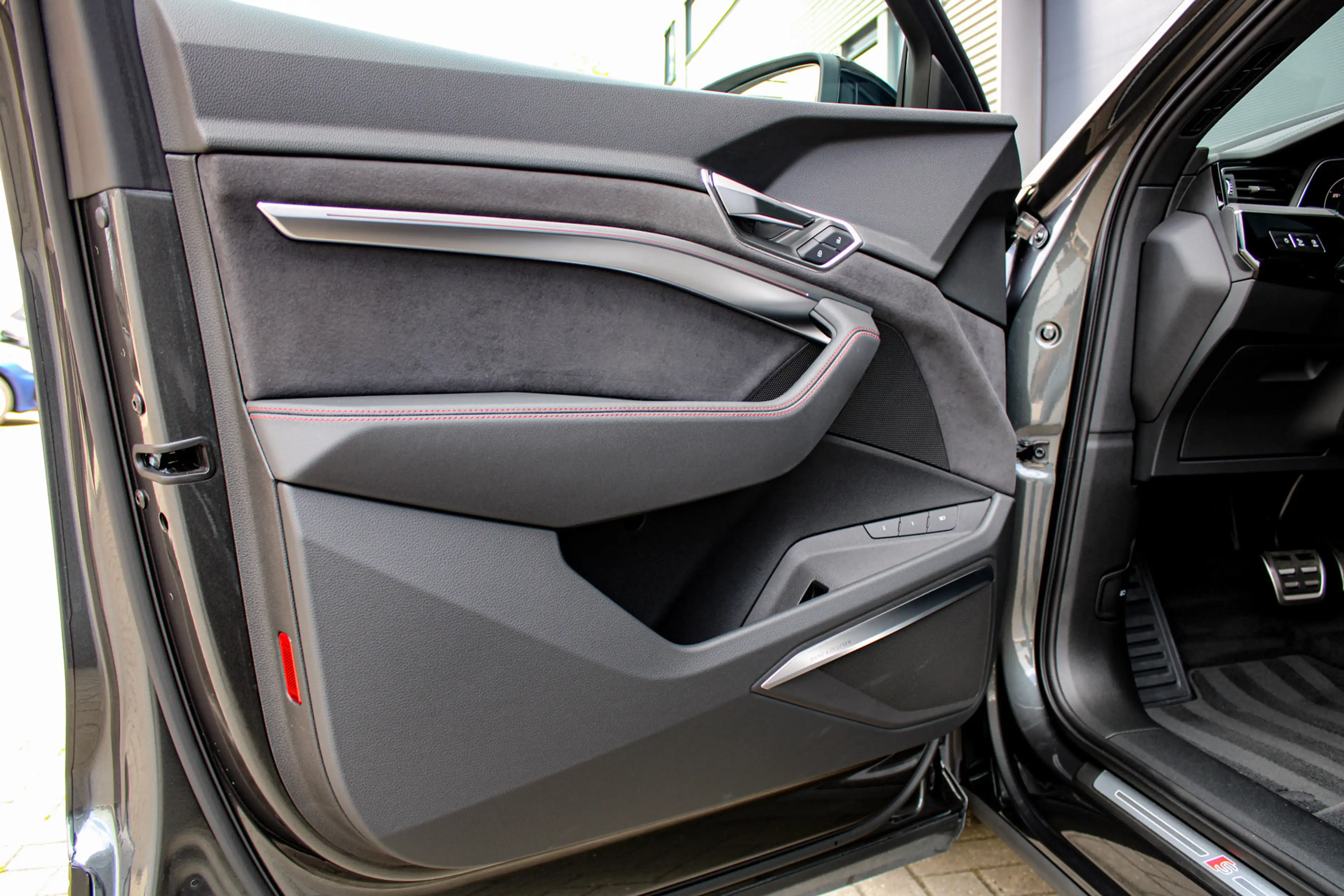 Audi Q8 e-tron 55 quattro S Edition 115 kWh | Luchtvering | Pano — photo 13