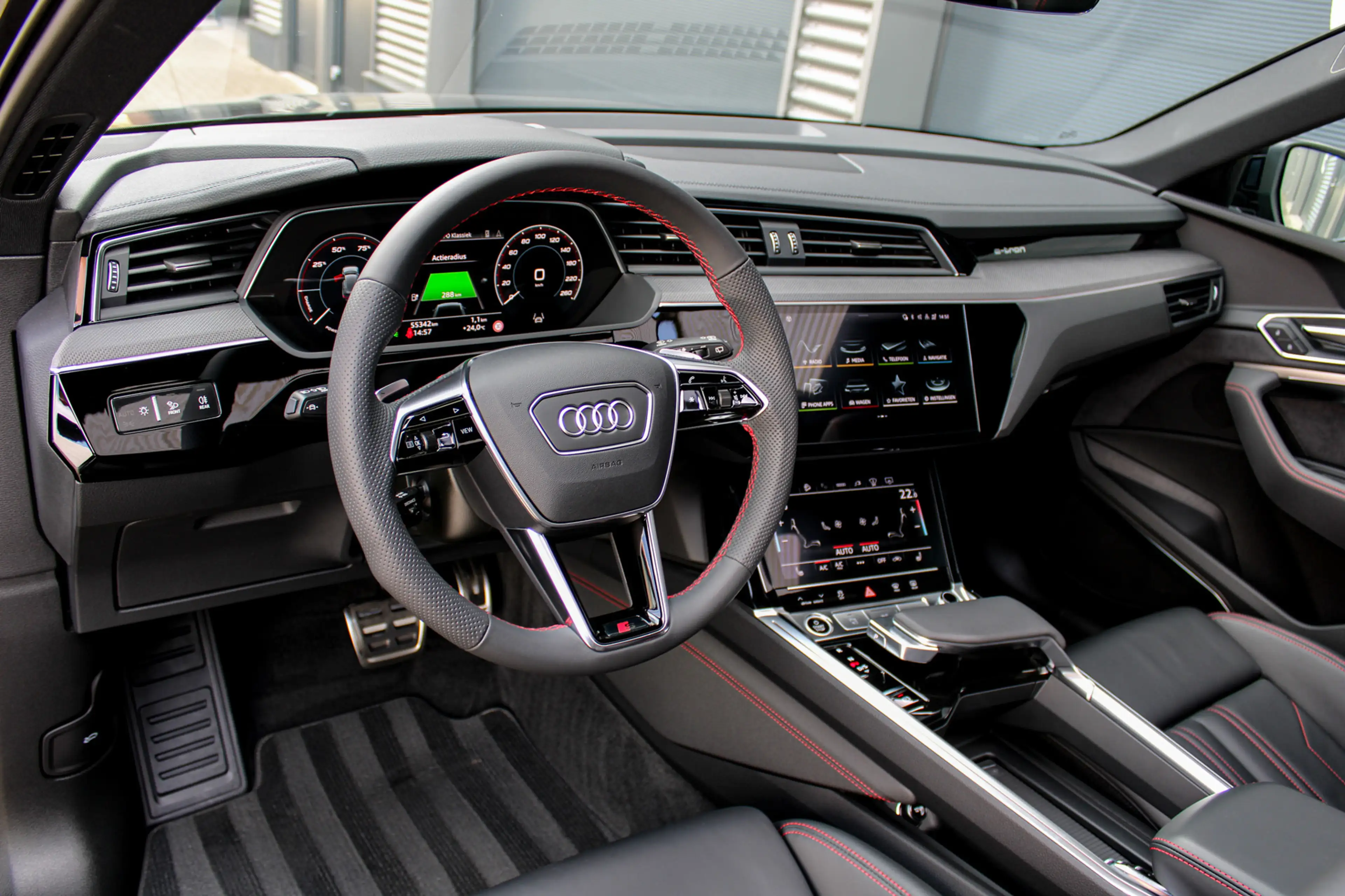 Audi Q8 e-tron 55 quattro S Edition 115 kWh | Luchtvering | Pano — photo 7