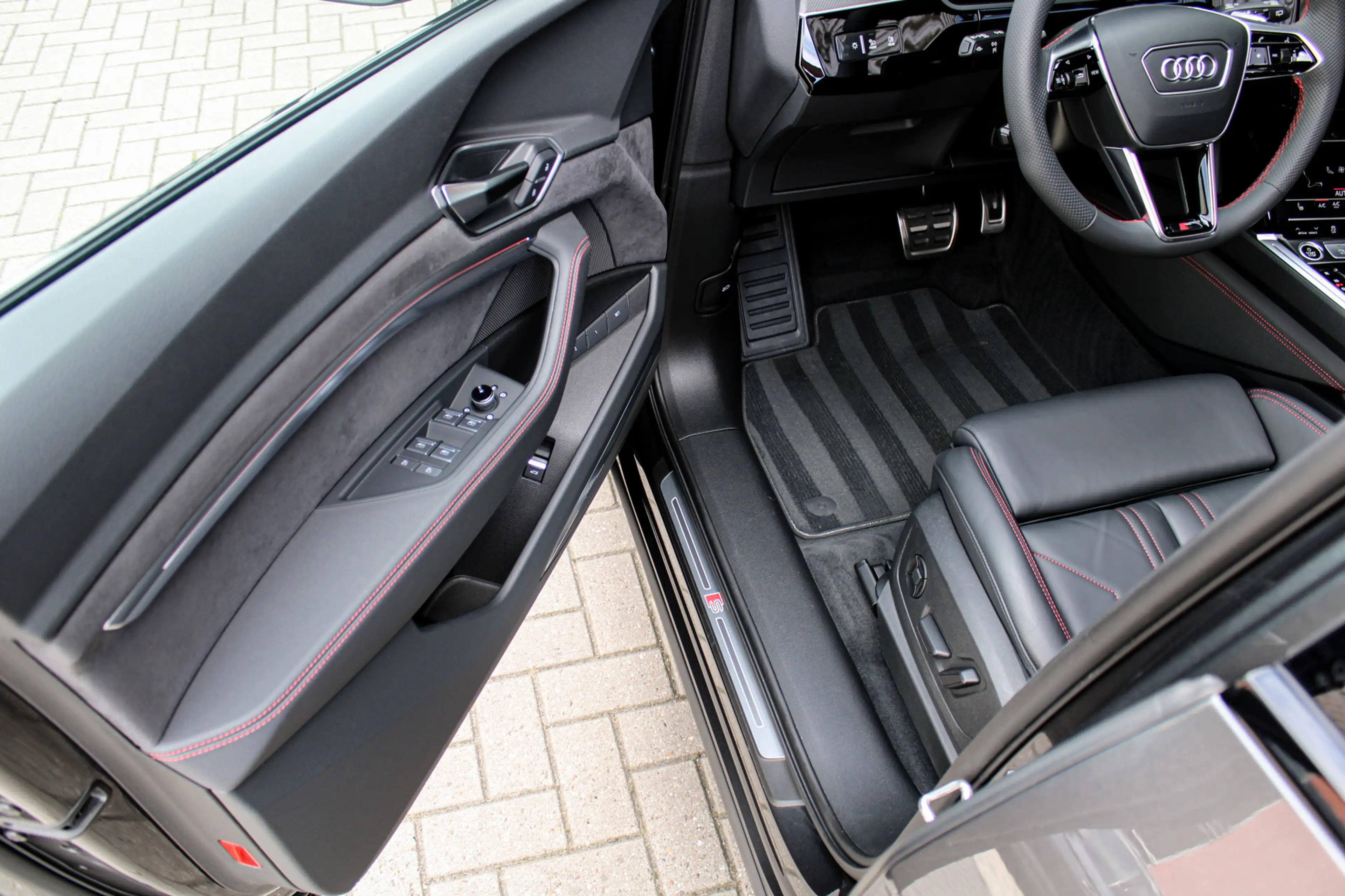 Audi Q8 e-tron 55 quattro S Edition 115 kWh | Luchtvering | Pano — photo 12