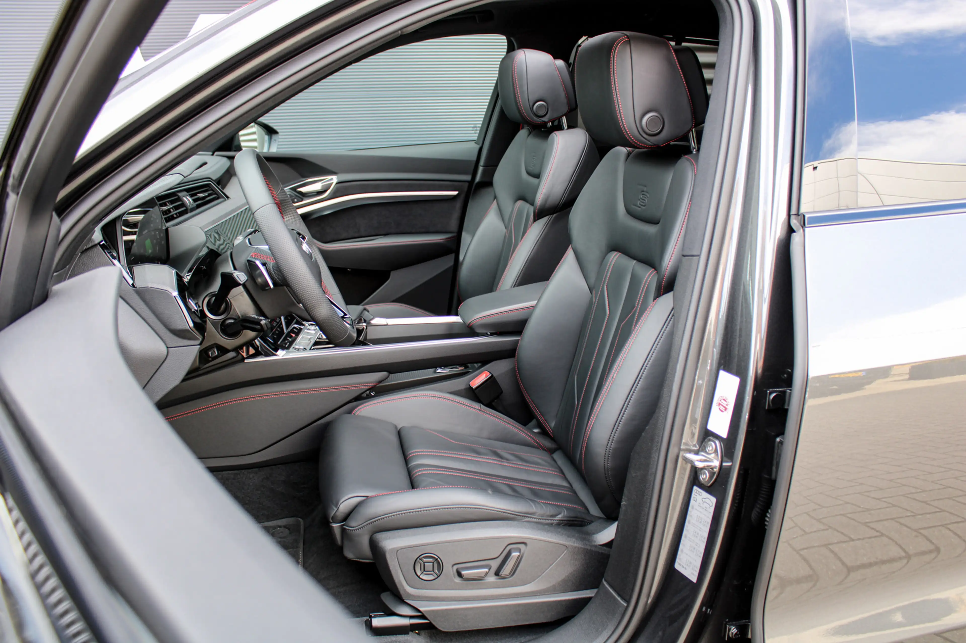 Audi Q8 e-tron 55 quattro S Edition 115 kWh | Luchtvering | Pano — photo 10