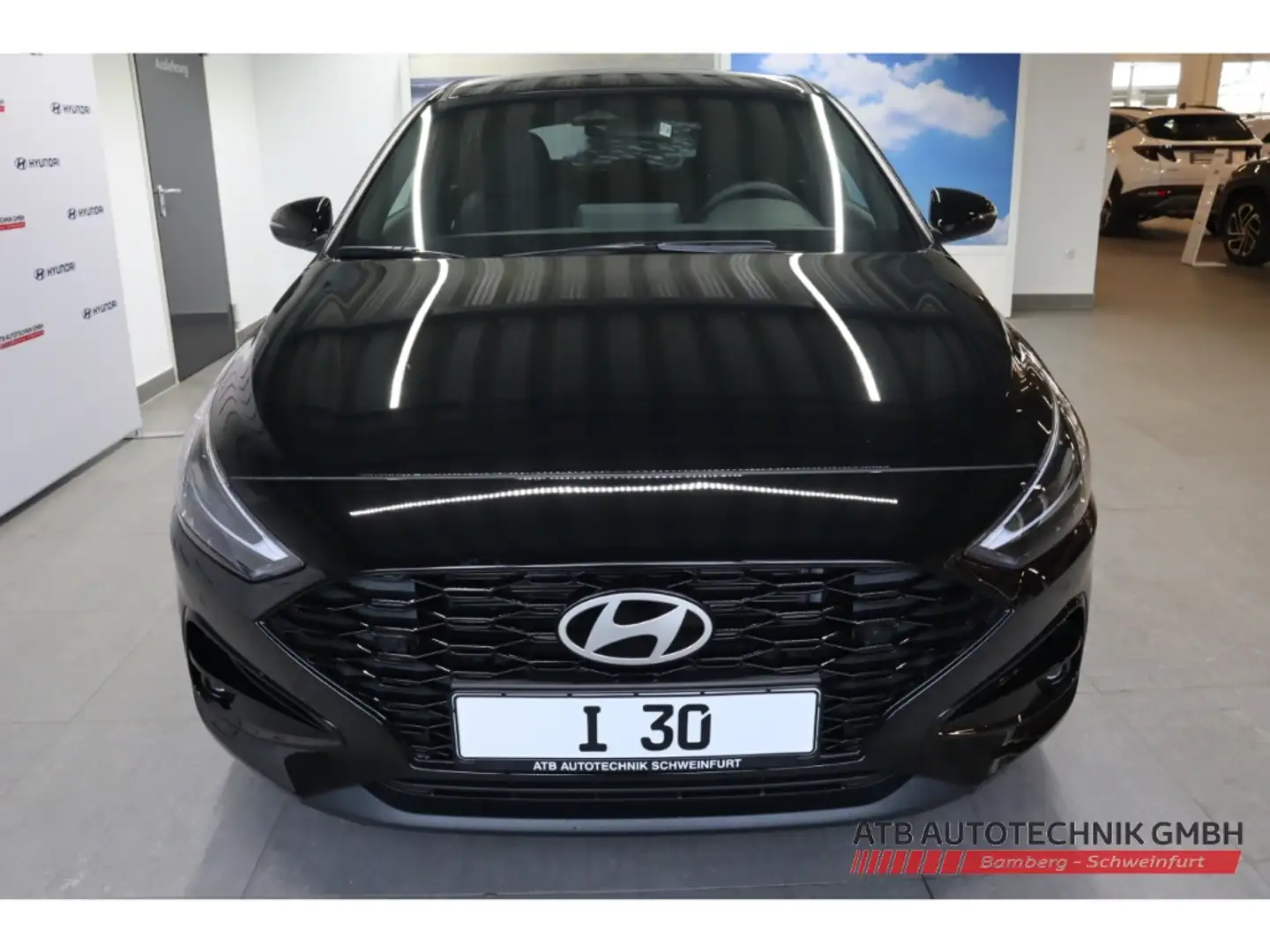 Hyundai i30 Advantage 1.5 T-GDi 48V 140PS DCT Navi LED Apple C Schwarz - 2