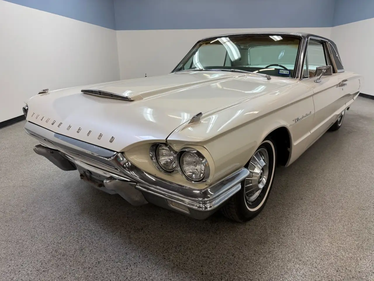 Ford Thunderbird Base, foto 4
